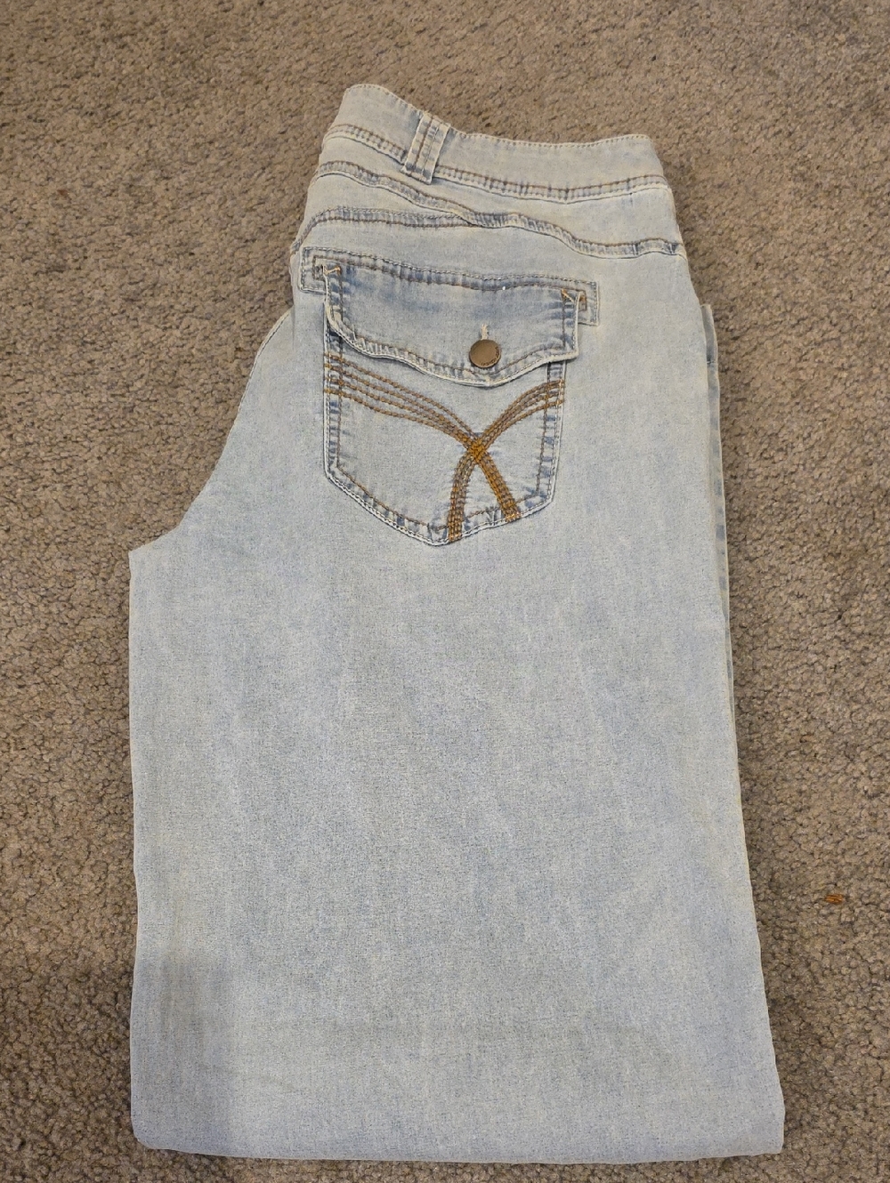 Flamingals Light Wash Women's Jeans with Decorative Back Pocket